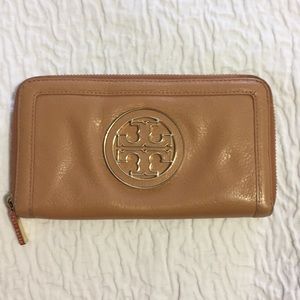 Tory Burch Amanda Zip Continental wallet